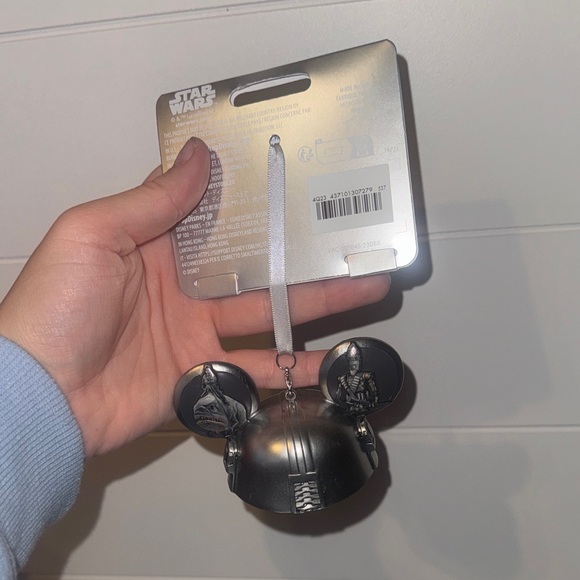 NWT Star Wars Mandalorian Silver and Black Ornament - Picture 4 of 4